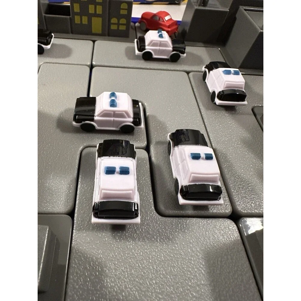 Smart Games Road Block Board Game Get The Gangster SG250US 2011 Rare